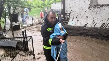 DEZASTRU. Inundații în 161 de localități din 29 de județe, în ultimele 24 de ore. Trei oameni au murit și o fetiță a fost luată de viitură