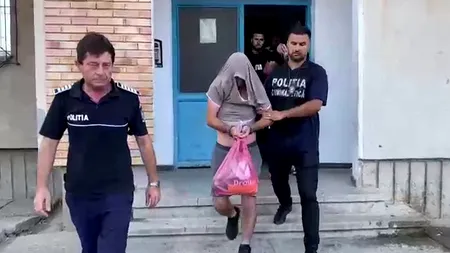 VIDEO | Bombardierii de pe plaja din Costinești au fost reținuți. Ce riscă huliganii