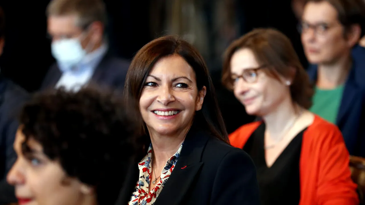 Orașul Paris, amendat cu 90.000 de euro pentru că a numit prea multe femei în funcții de conducere