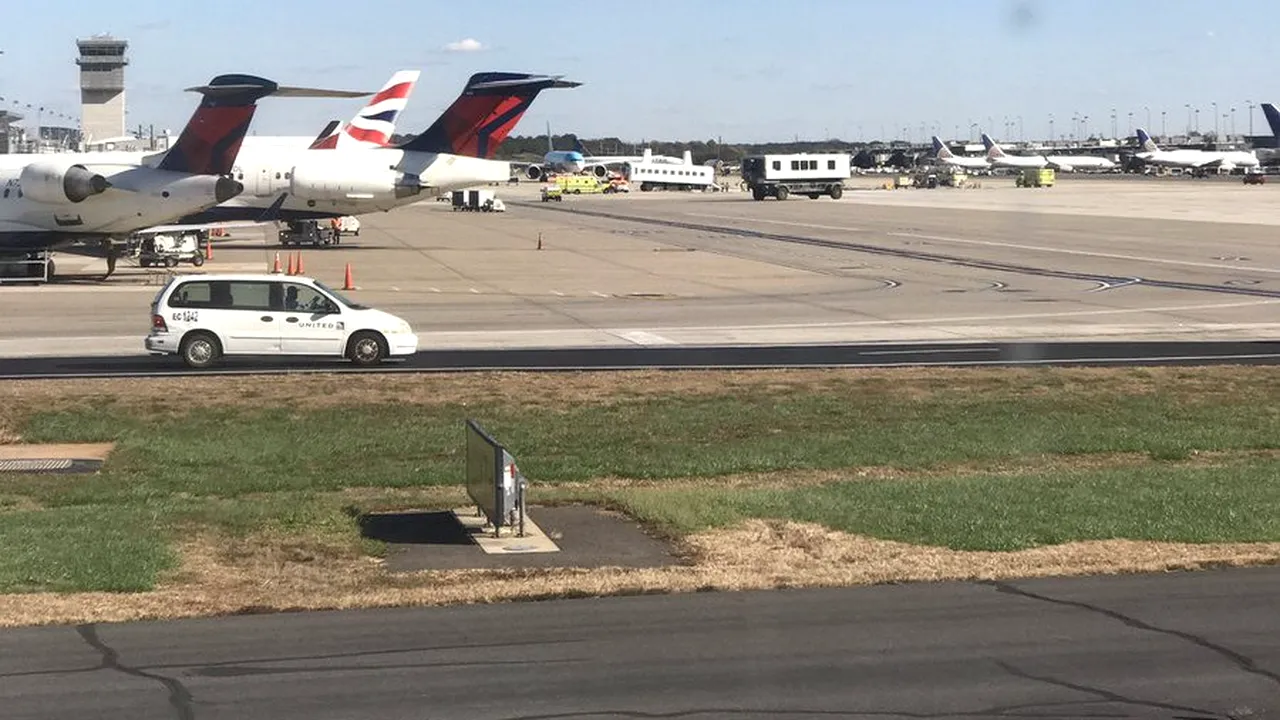 Mai mulți pasageri, răniți într-un accident produs în incinta unui aeroport din SUA