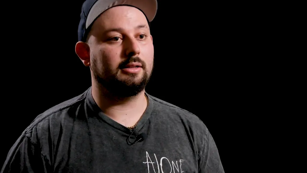 A cumpărat 30 de casete VHS second hand de pe Ebay pentru a filma un horror. Provocarea unui regizor excentric