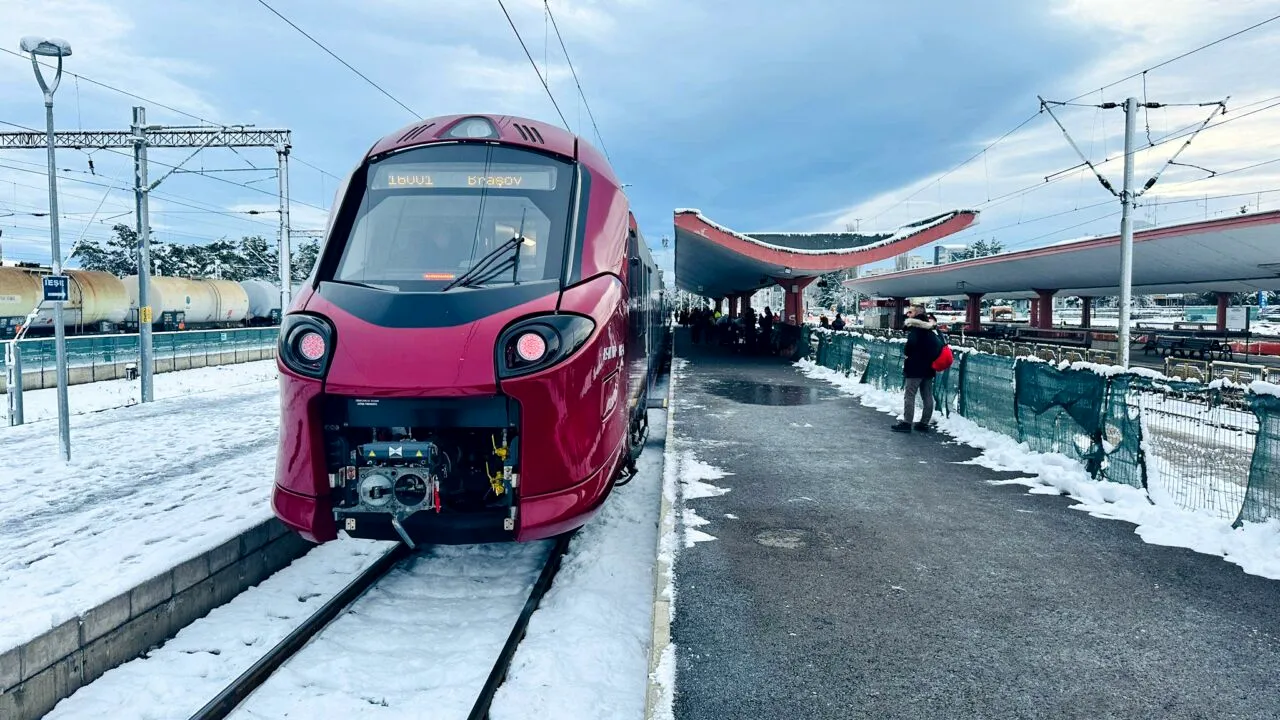 Imagini spectaculoase din cabina noului TREN Coradia Stream produs de Alstom, care a revenit vineri pe ruta București - Brașov