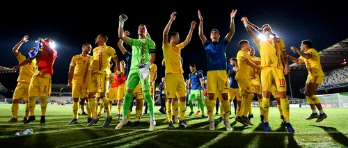 Grup de suporteri români, prezenți în fața hotelului naționalei U21, joi noapte: Pentru noi, sunteți campioni - VIDEO 
