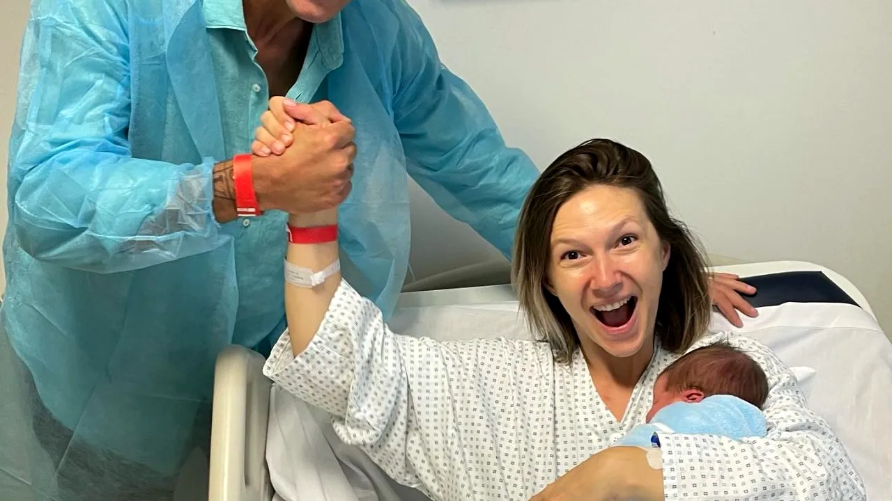 FOTO | Adela Popescu a născut al treilea copil. Mesajul emoționant transmis de Radu Vâlcan și primele imagini cu băiețelul lor