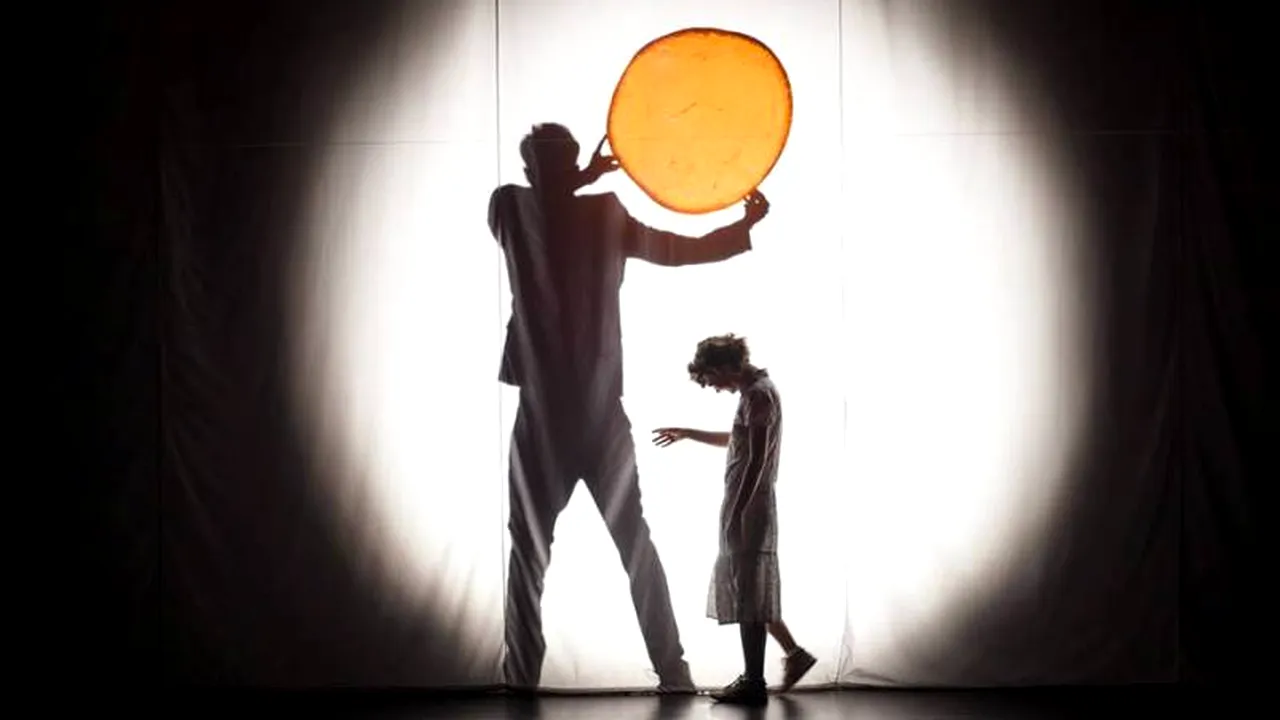 Teatrul Excelsior lansează un program de spectacole speciale, dedicate adolescenților 