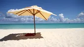 Femeie ucisă pe plajă de o umbrelă care i s-a înfipt în piept, după ce a fost luată de vânt