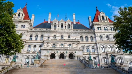 Atentat terorist dejucat în New York. O femeie voia să arunce în aer clădirea Capitoliului statului Albany