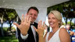 Premierul desemnat marchează aniversarea a 10 ani de la căsătorie pe o rețea de socializare: Mulțumesc și la mulți ani nouă!