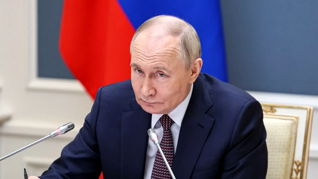 Uniunea Europeană impune un nou pachet de SANCȚIUNI împotriva Rusiei, care vizează limitarea exporturilor de petrol