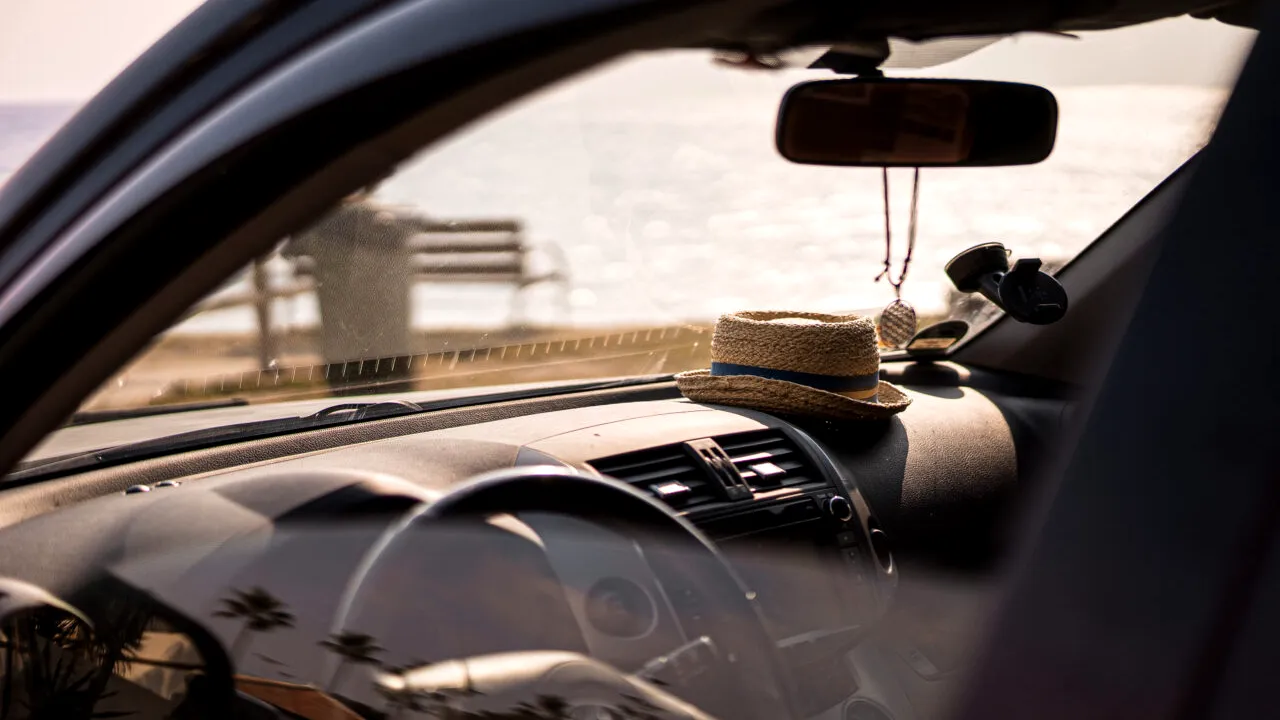 Cum pot evita șoferii o explozie la bordul mașinii. Greșelile care pot genera combustia autoturismului