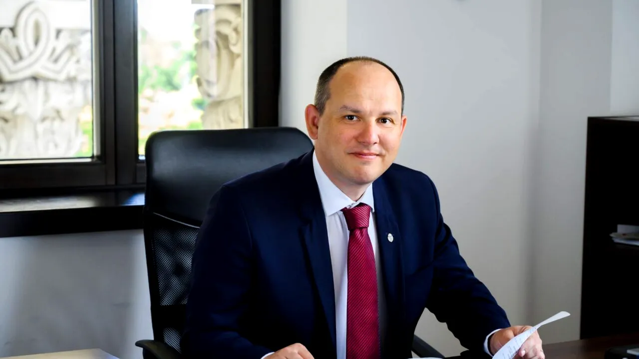 ULTIMA ORĂ! Viceprimarul USR de București a demisionat după scandalul de la spitalele primăriei. Acesta invocă motive personale