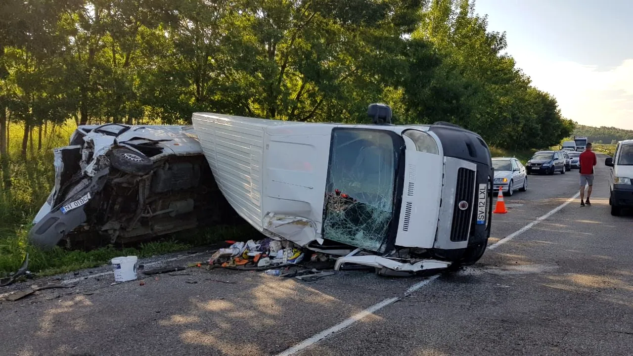 Șapte RĂNIȚI în urma unui CARAMBOL în județul Suceava