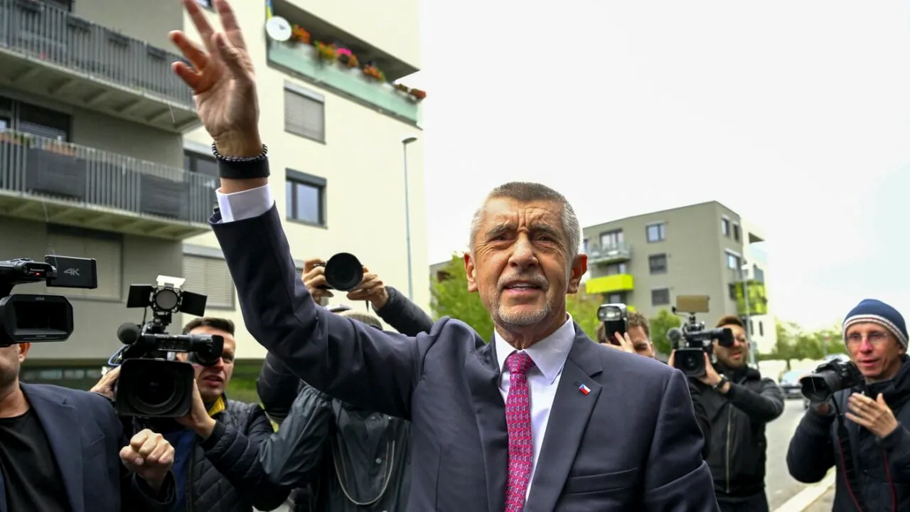ALEGERI ÎN CEHIA | Rezultate finale. Partidul Acțiunea Cetățenilor Nemulțumiți, al fostului premier Babis, a câștigat alegerile. Este a doua victorie a trumpismului în Europa, după Polonia. Andrej Babis, un apropiat al lui Viktor Orban, se opune ajutorării Ucrainei