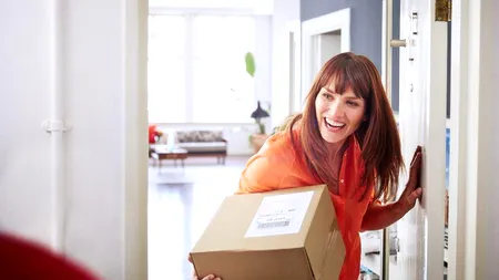 Cei mai mulți români decid ce cumpără online în funcție de postările din social media