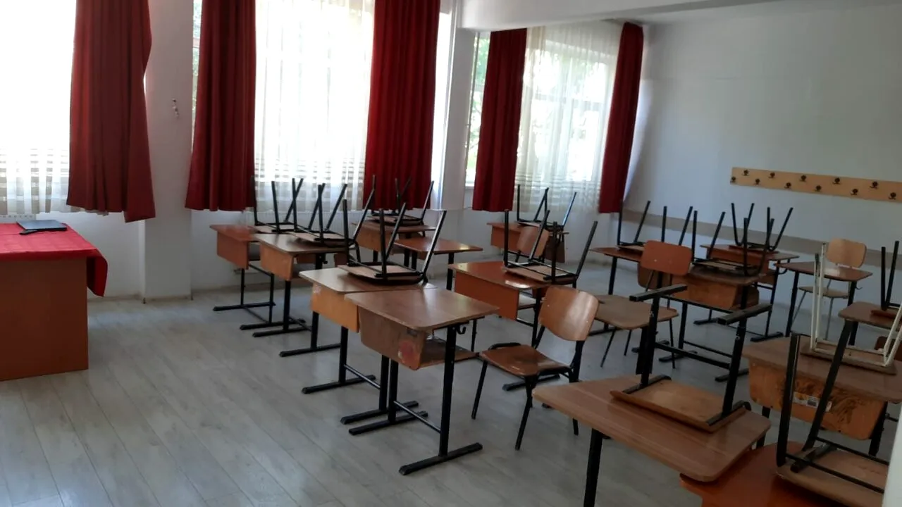 Școlile rămân ÎNCHISE și miercuri. Greva profesorilor ar putea dura câteva săptămâni / Reprezentanţii Guvernului, așteptați la sediul FSLI