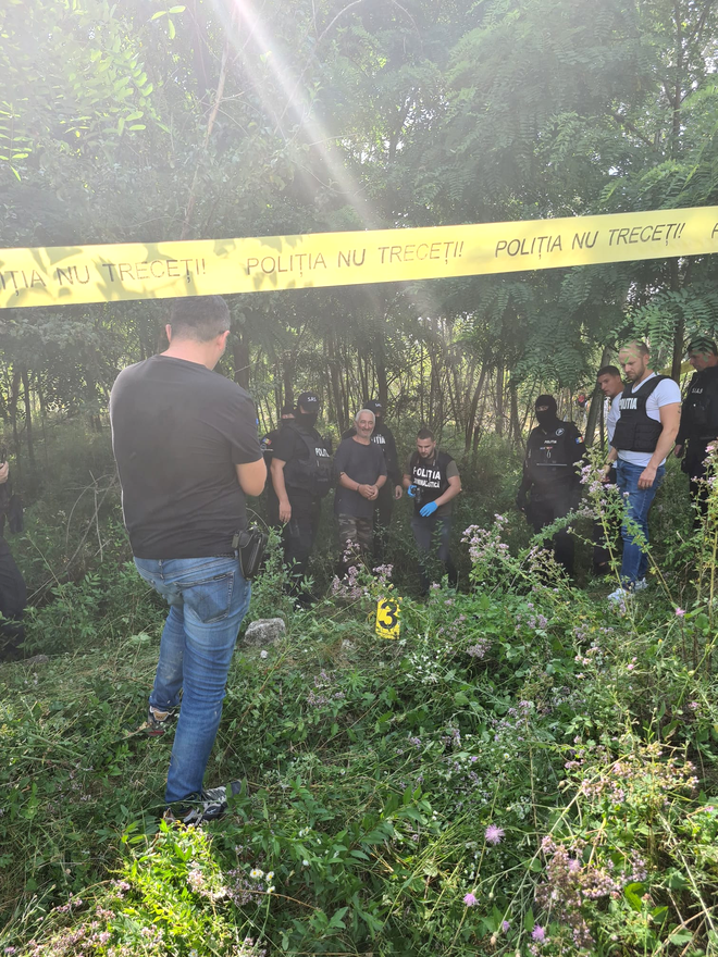 Pistolarul din Gorj a fost prins de polițiști în pădurea Iezureni