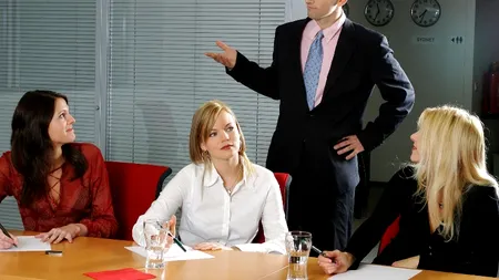 Cum să-ți ții emoțiile în frâu atunci când vorbești în public 