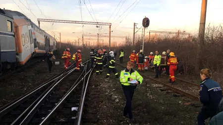 Două trenuri s-au ciocnit în Ploiești. Primele informații arată că 11 persoane sunt rănite / Circulația trenurilor, închisă pe raza stației Ploiești Triaj / Mărturia unui călător: Multă lume țipa, mulți au ieșit afară - FOTO / VIDEO UPDATE