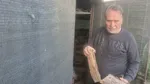 Orașul unde lemnul ține loc de gaz. Locuințele de la bloc sunt încălzite în continuare cu sobe pe lemne