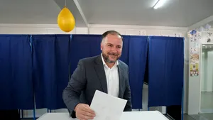 Rareș Hopincă a votat „cu încredere pentru viitorul României”: „Puterea stă în participare. Indiferența nu schimbă nimic”