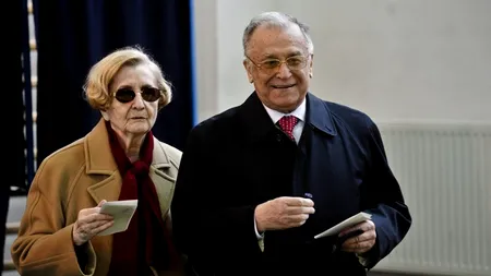 După 66 de ani de căsătorie, Ion Iliescu își distruge albumele de familie. Care este motivul acestei decizii