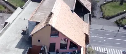 <span style='background-color: #dd9933; color: #fff; ' class='highlight text-uppercase'>ACTUALITATE</span> Se întâmplă în România! Un bărbat și-a construit casă pe un bloc din Brașov