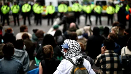 Cheltuieli de miliarde de lire peste buget, an după an, pentru azilanți, în Marea Britanie