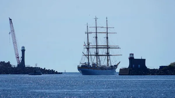 Bricul Mircea a plecat într-o călătorie istorică spre SUA. Celebra navă școală va participa la aniversarea de 250 de ani a Zilei Independenței