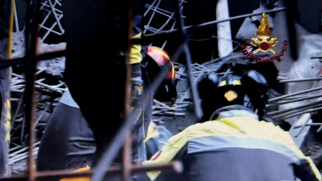 Trei muncitori au murit și doi sunt dispăruți după ce o construcție în lucru de pe un șantier din Italia s-a prăbușit. Printre victime ar fi și români