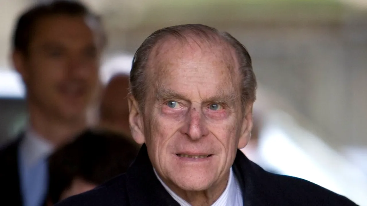 Înmormântarea Prințului Philip. Sicriul cu trupul ducelui de Edinburgh, coborât în Cavoul Regal / Regina a stat cel mai aproape de sicriu - LIVE VIDEO/FOTO