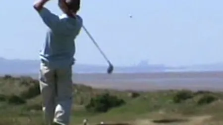 Un britanic a înșelat statul cu 40.000 de lire sterline pretinzând că suferă de o boală asemănătoare cu cea a lui Stephen Hawking, dar a fost surpins participând la un concurs de golf