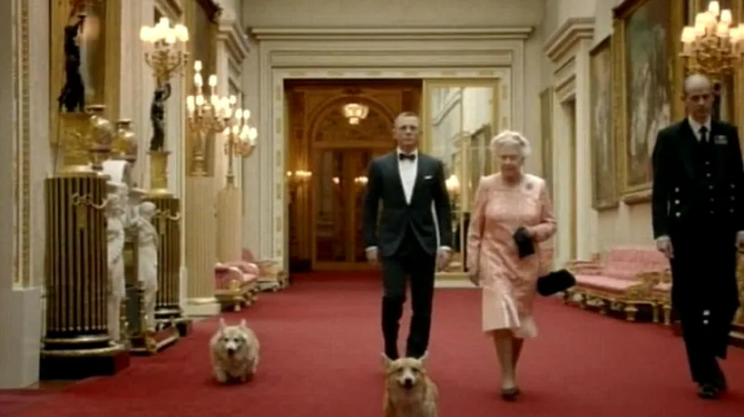 DESCHIDEREA JOCURILOR OLIMPICE 2012. Regina Elisabeta a fost fată Bond pentru o noapte. Momentul în care „a sărit cu parașuta, împreună cu agentul 007. VIDEO și Galerie foto