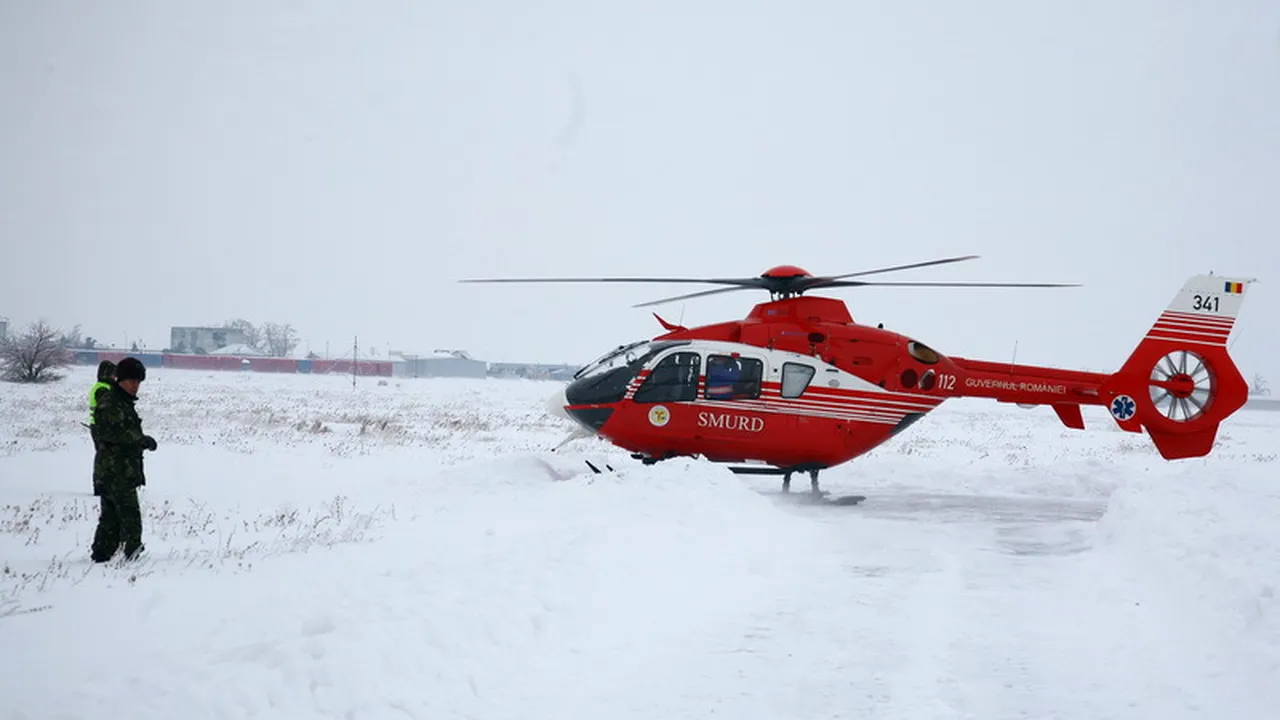 O femeie ce urma să fie dusă la spital cu elicopterul SMURD a născut acasă cu echipajul medical
