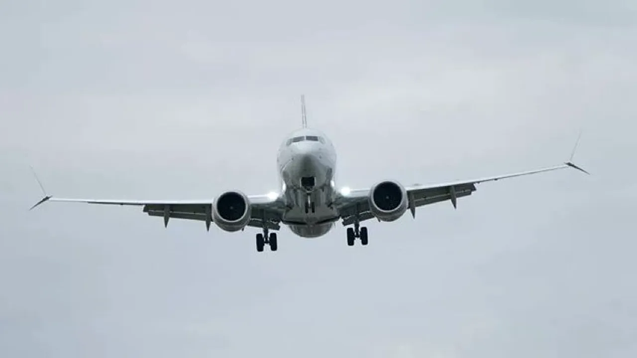 Un avion de pasageri a aterizat de urgenţă în Rusia. Mai avea un singur motor în funcţiune