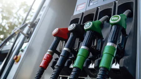 Prețuri carburanți 17 decembrie 2024. Scumpire cu 4 bani a litrului de benzină și motorină