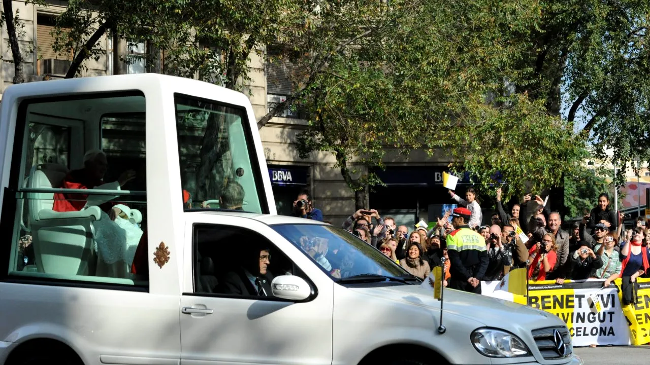 Papamobil electric pentru Suveranul Pontif