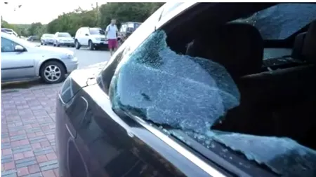 VIDEO | Atac mafiot în Dolj: Femeie lovită de mai multe persoane, deși avea un copil în brațe. „M-a ameninţat de multe ori că-mi face felul, pentru că am susţinut pe altcineva în campania electorală”