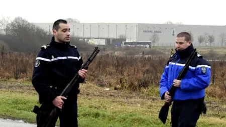 Decizia luată de autoritățile franceze după ce unul dintre teroriști și-a sunat prietenii și i-a îndemnat să comită atentate