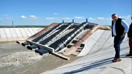 Ministrul Florin BARBU a verificat personal conductele de irigații/S-a cățărat pe agregatele de la PIETROIU