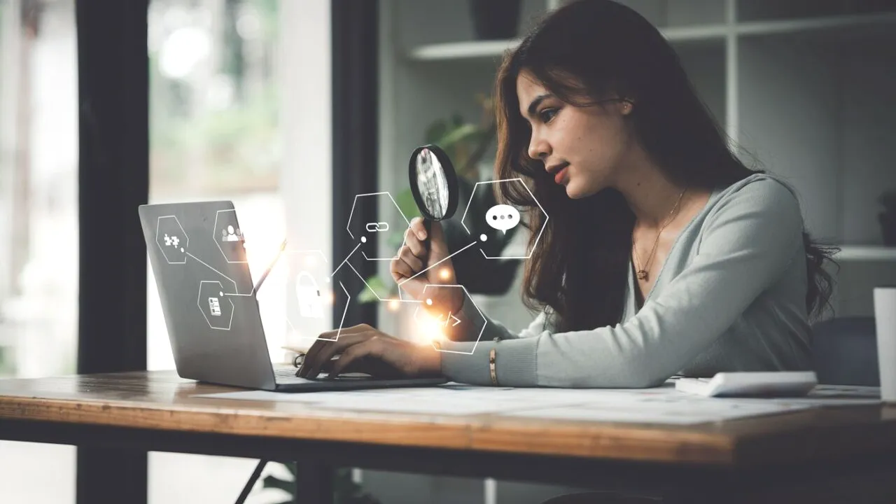 Cum te poți angaja spion la SIE: Care sunt cerințele și ce teste trebuie să susții pentru a fi recrutat în serviciile secrete