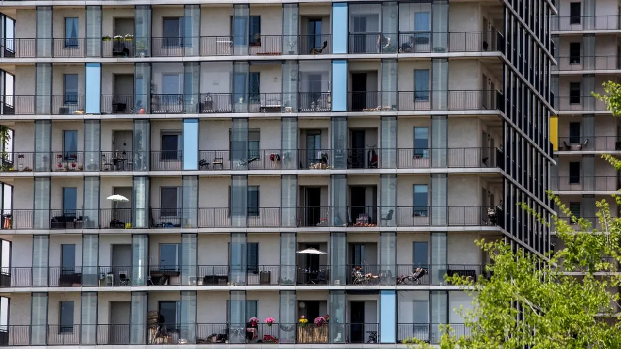 Apartamentele noi, tot mai SCUMPE. Ce orașe au depășit Bucureștiul la prețul pe metru pătrat