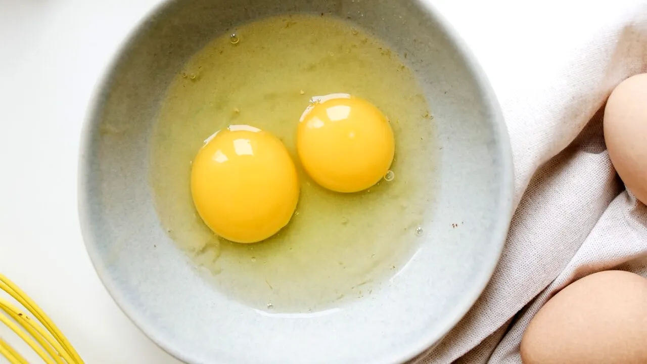 Cel mai tare truc | Ce se întâmplă dacă amesteci glicerină cu gălbenuș de ou