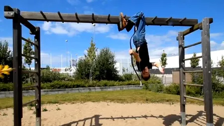 Cel mai rapid arcaș din lume: Lars Andersen face cu săgețile ceea ce nimeni nu credea că este posibil