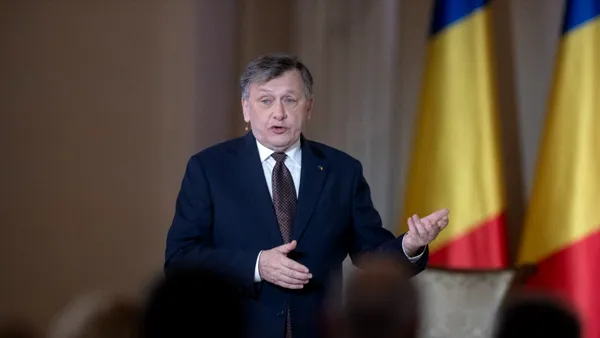 Crin Antonescu, despre „transferul” premierului de la PNL la REPER: „Ilie Bolojan este eroul, între ghilimele sau fără”