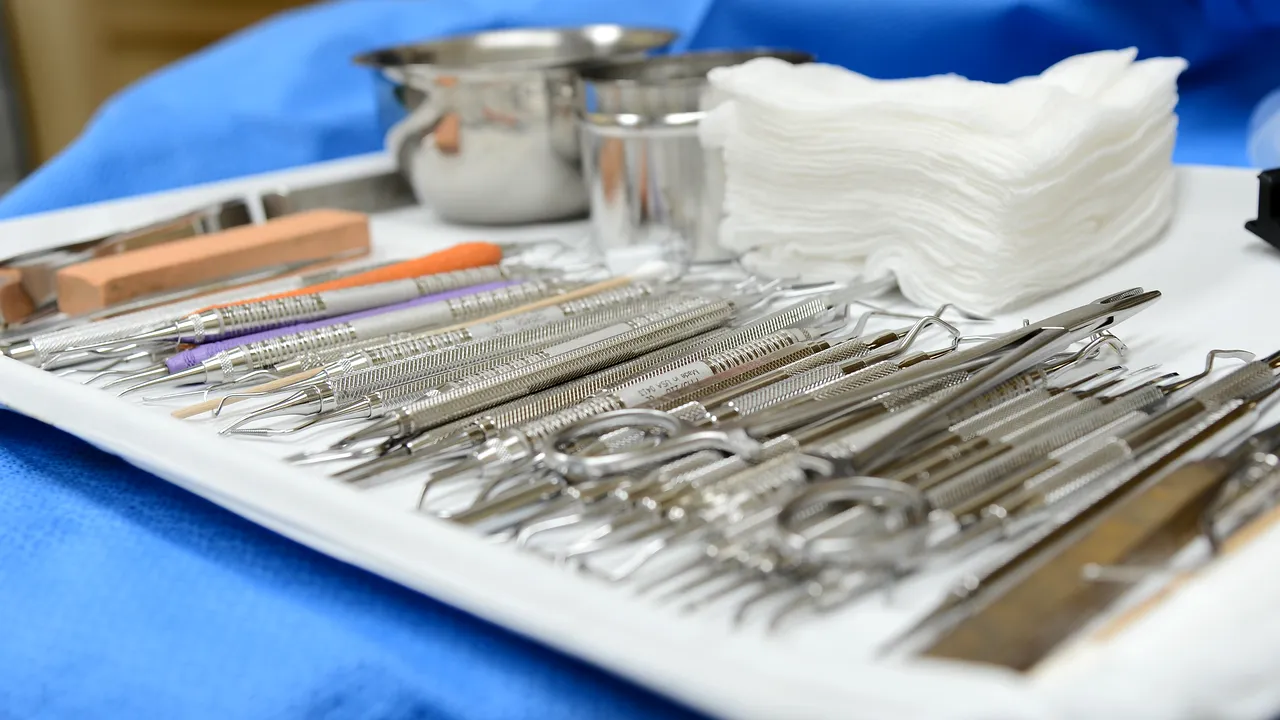 De la femeia care transpira sânge, la bărbatul care mânca metal. 5 cazuri medicale ciudate care i-au lăsat pe medici fără cuvinte