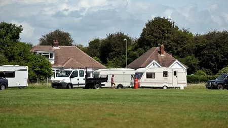 Cum i-au păcălit romii pe polițiștii britanici să-i ajute să-și instaleze tabăra