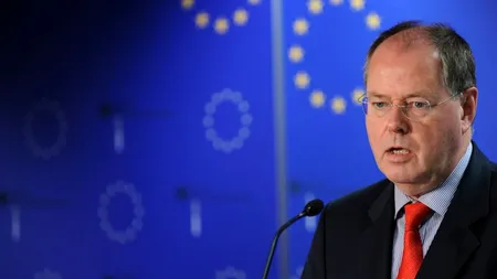 Adversarul social-democrat al lui Merkel, Peer Steinbrück, vrea să acorde timp Atenei