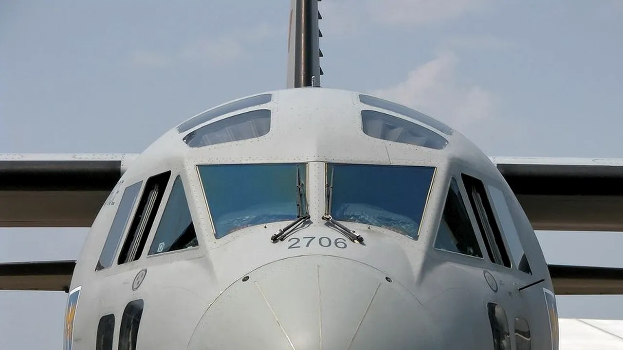 Tânărul electrocutat pe podul CFR a fost transportat în Belgia cu o aeronavă a MApN