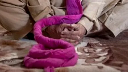 Așa arăta acest indian în urmă cu 32 de ani. Acum are cea mai lungă mustață din lume