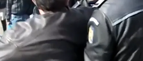 Șofer băut, încătușat de polițiști după ce a făcut scandal în trafic